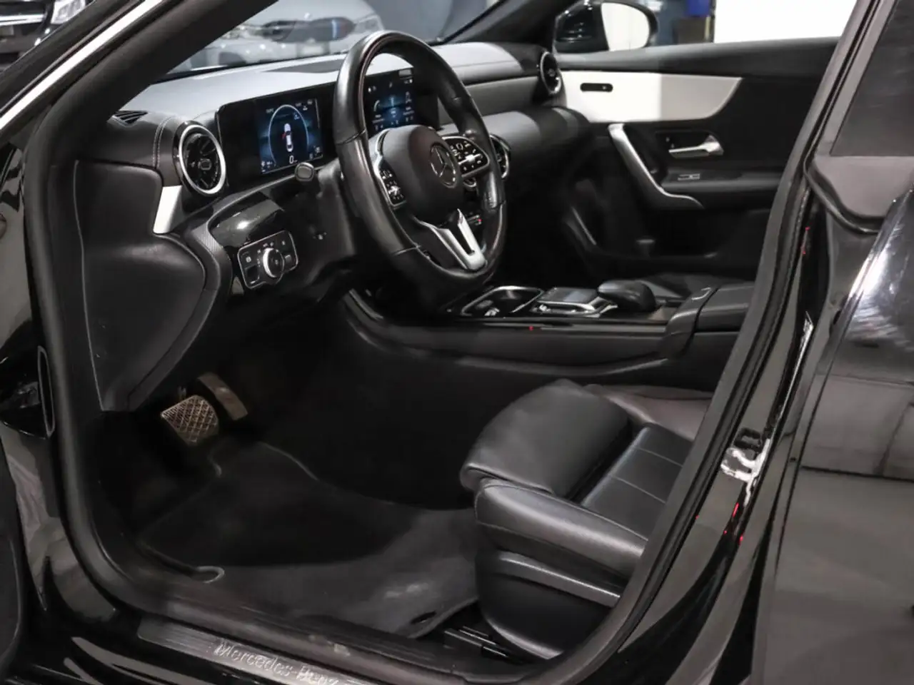 Mercedes-Benz CLA снимка Mercedes-Benz CLA