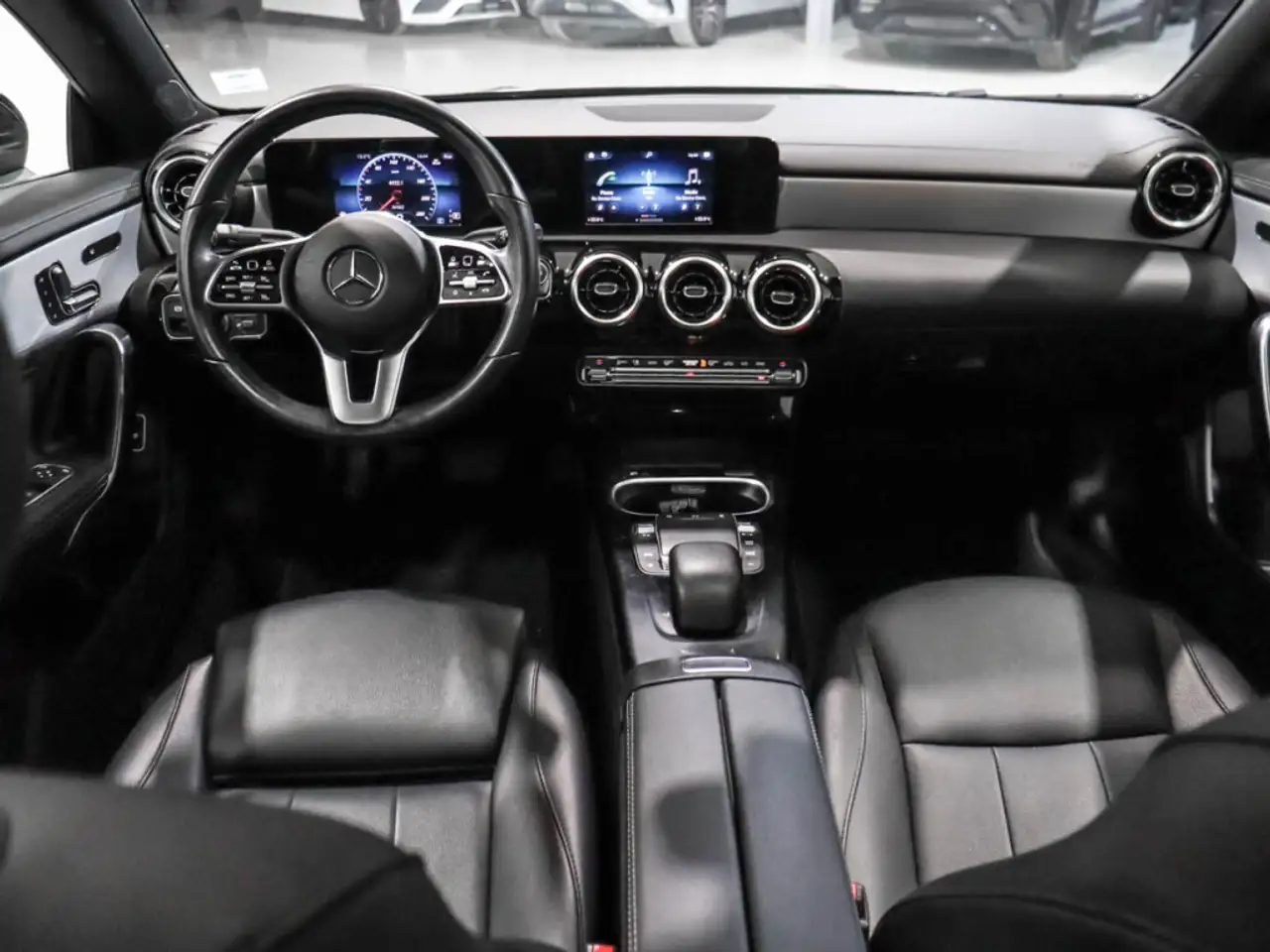 Mercedes-Benz CLA снимка Mercedes-Benz CLA