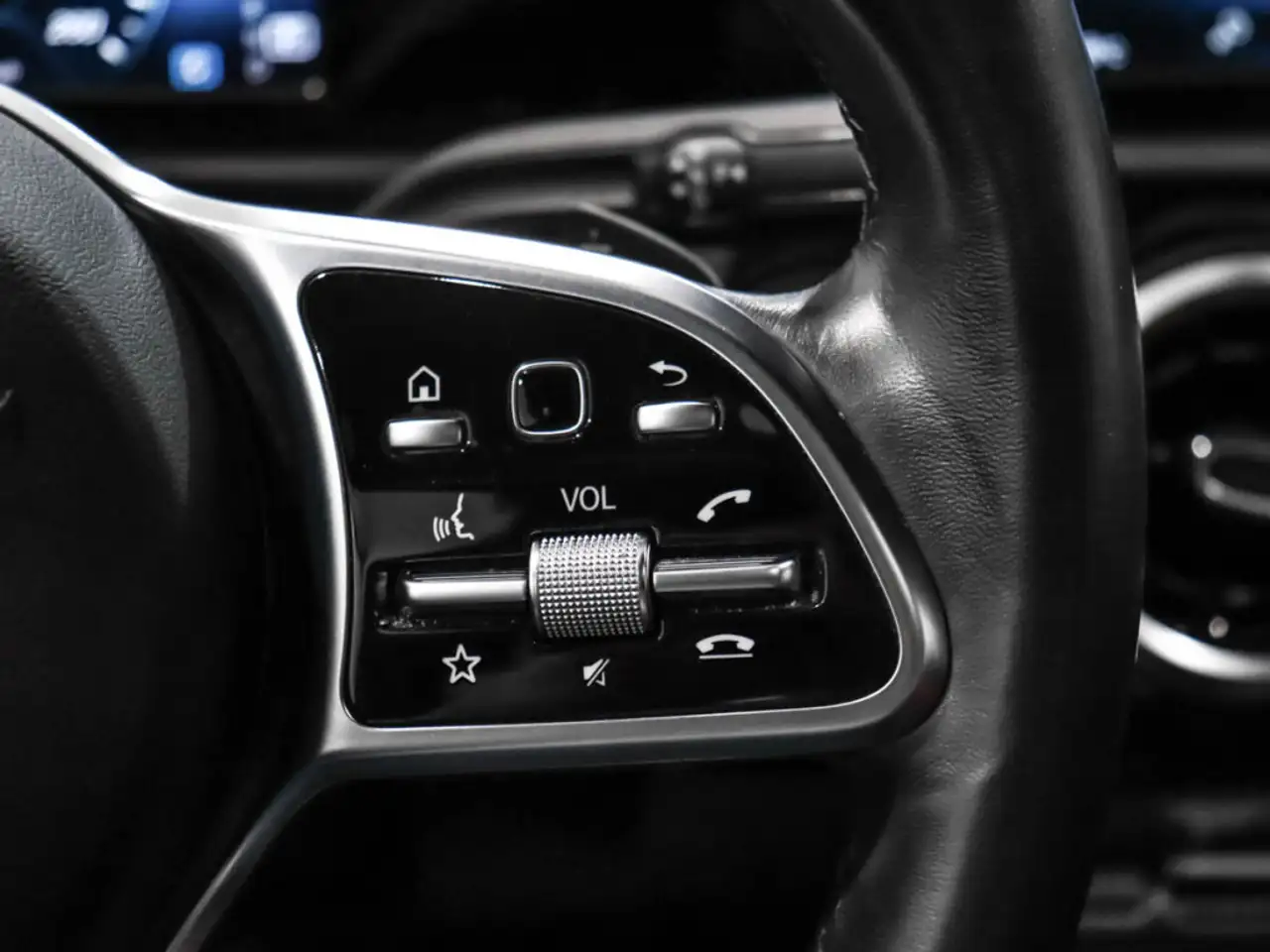 Mercedes-Benz CLA снимка Mercedes-Benz CLA