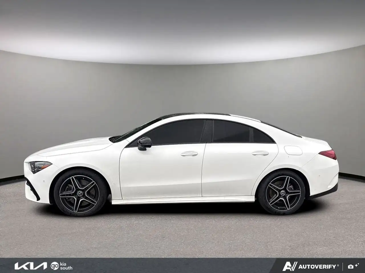 Mercedes-Benz CLA снимка Mercedes-Benz CLA