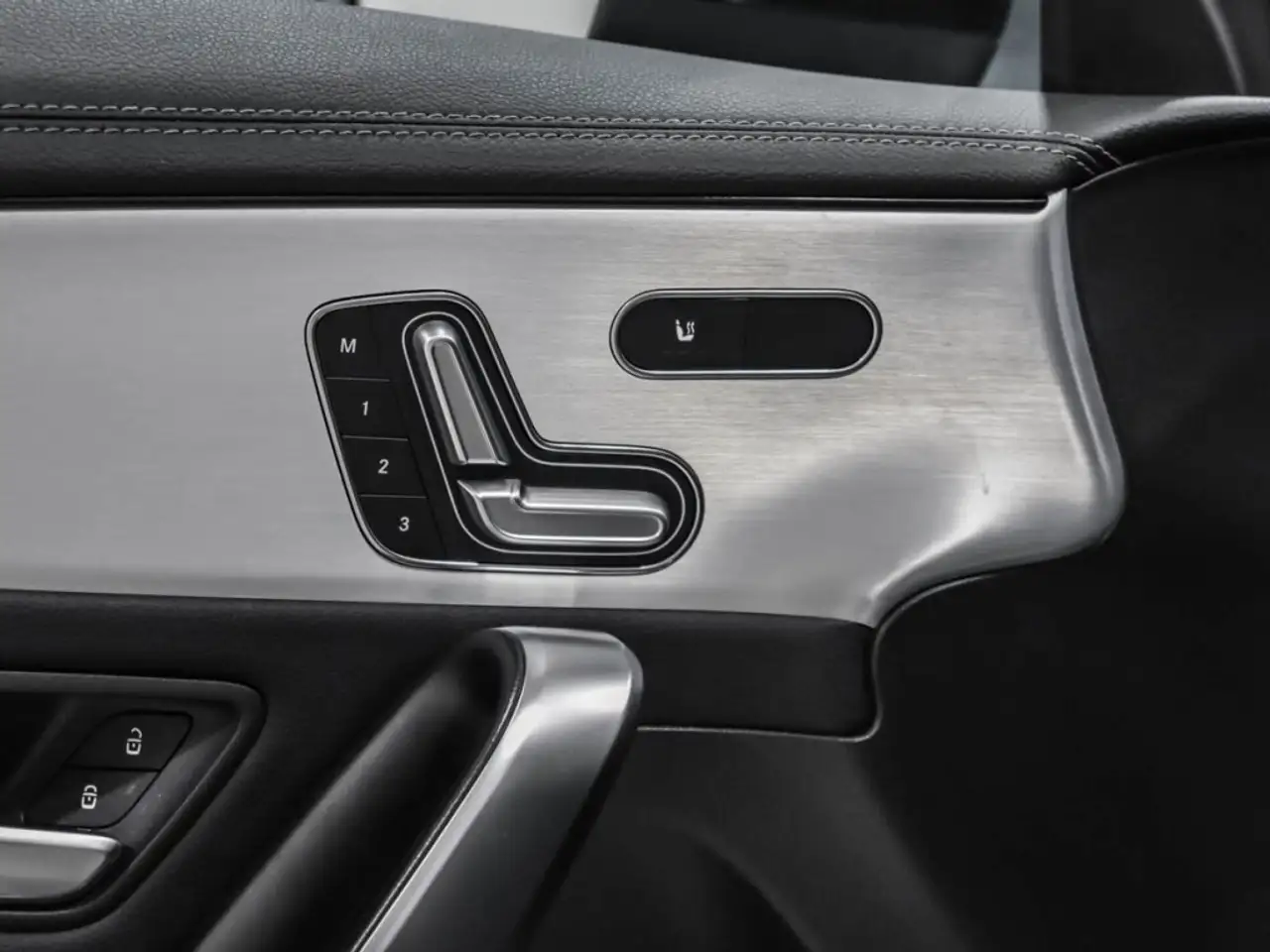 Mercedes-Benz CLA снимка Mercedes-Benz CLA