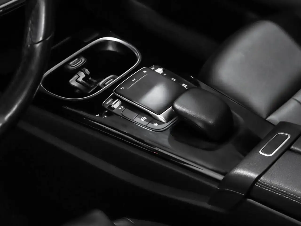 Mercedes-Benz CLA снимка Mercedes-Benz CLA