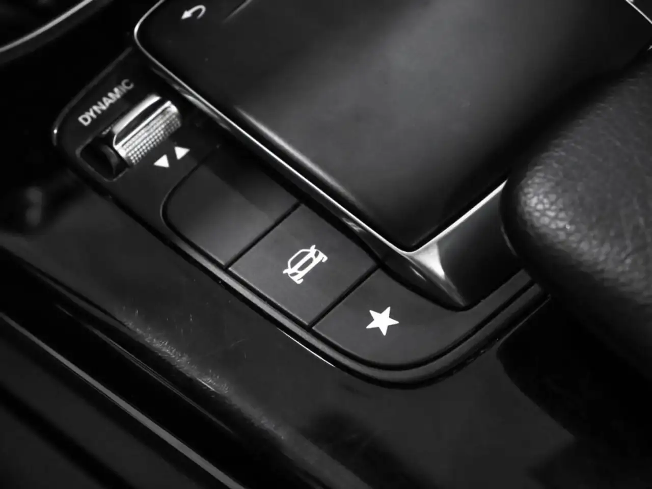 Mercedes-Benz CLA снимка Mercedes-Benz CLA
