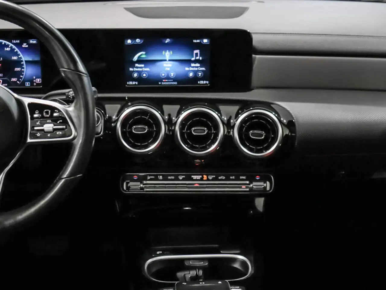 Mercedes-Benz CLA снимка Mercedes-Benz CLA