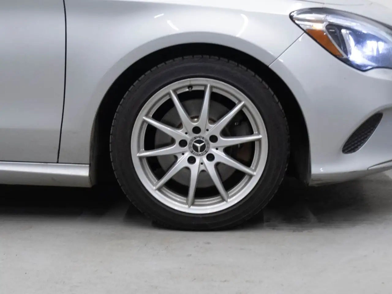 Mercedes-Benz CLA снимка Mercedes-Benz CLA