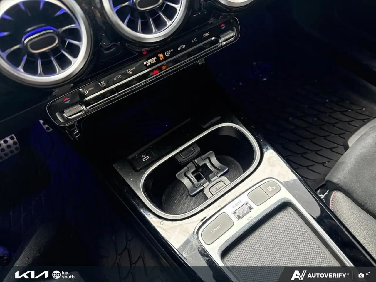 Mercedes-Benz CLA снимка Mercedes-Benz CLA