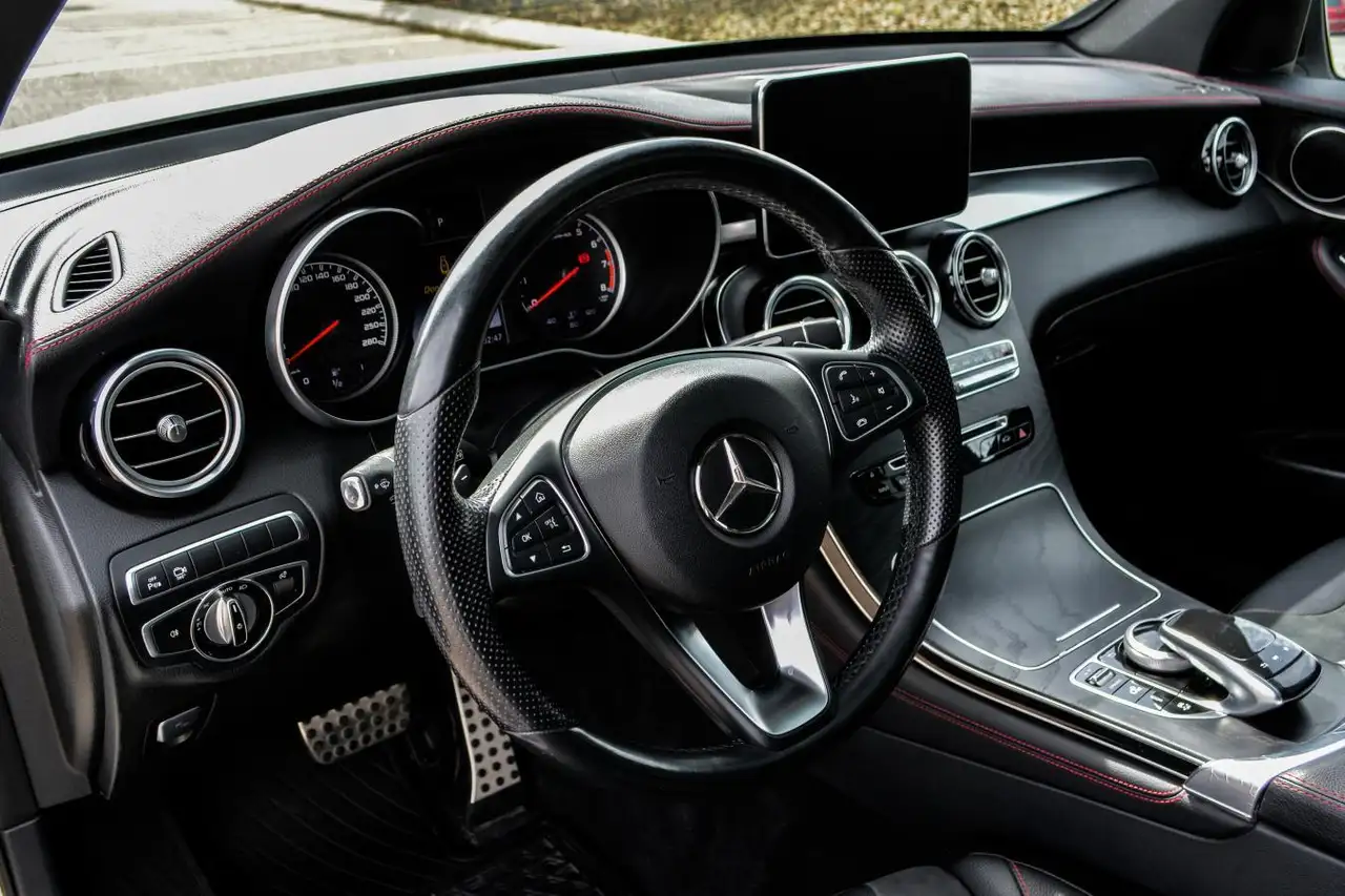 Mercedes-Benz GLC снимка Mercedes-Benz GLC