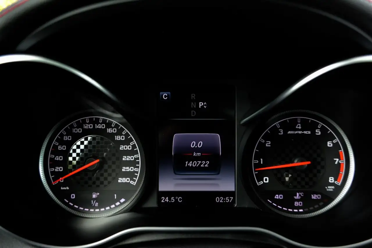 Mercedes-Benz GLC снимка Mercedes-Benz GLC