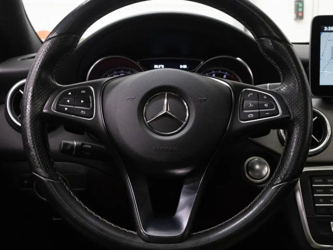 Mercedes-Benz CLA снимка Mercedes-Benz CLA