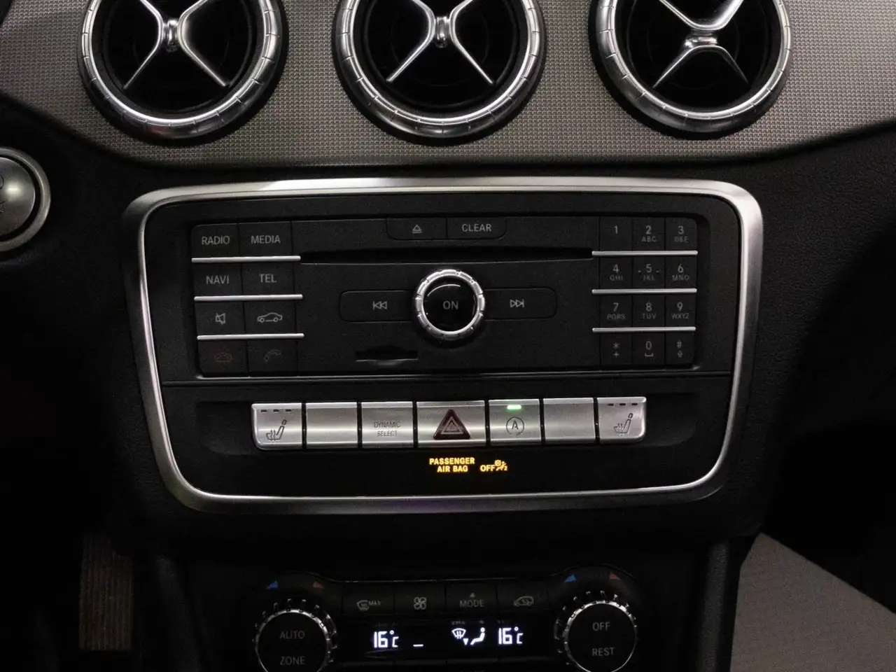 Mercedes-Benz CLA снимка Mercedes-Benz CLA