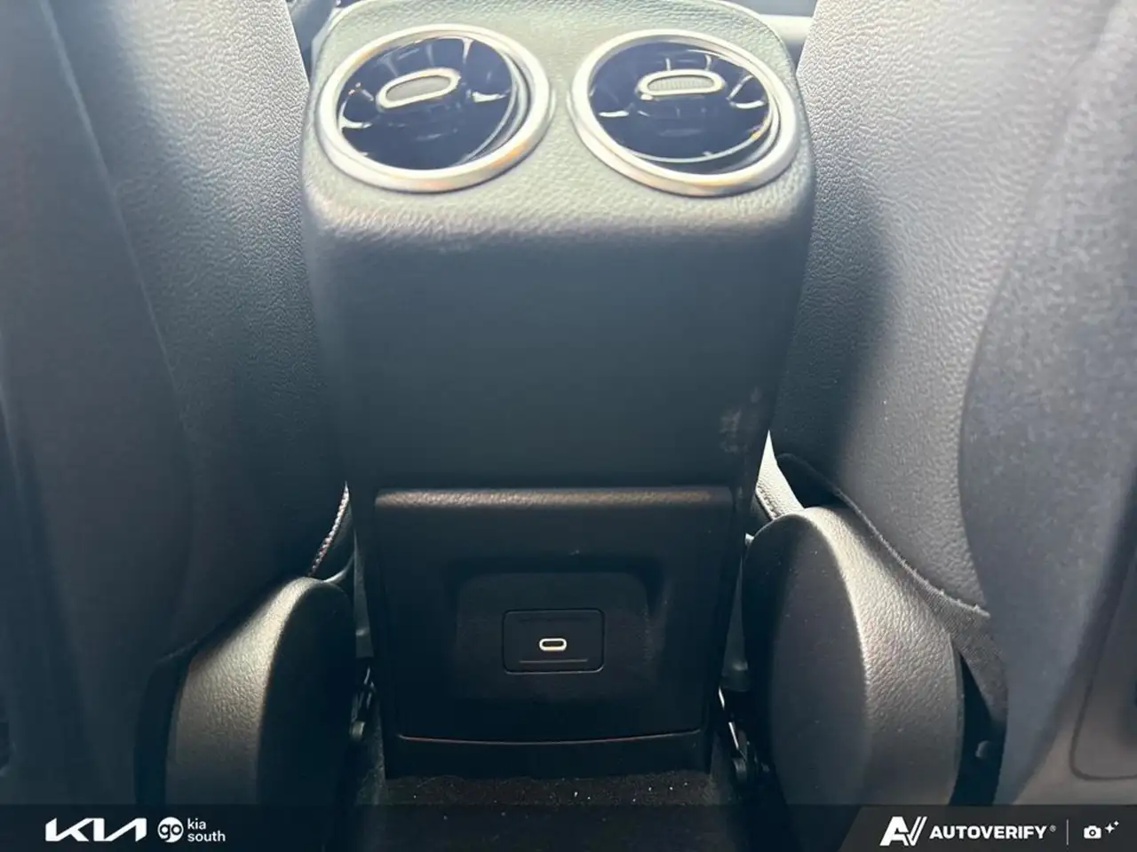 Mercedes-Benz CLA снимка Mercedes-Benz CLA