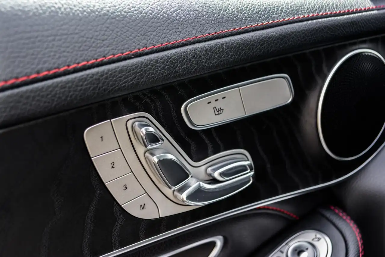 Mercedes-Benz GLC снимка Mercedes-Benz GLC