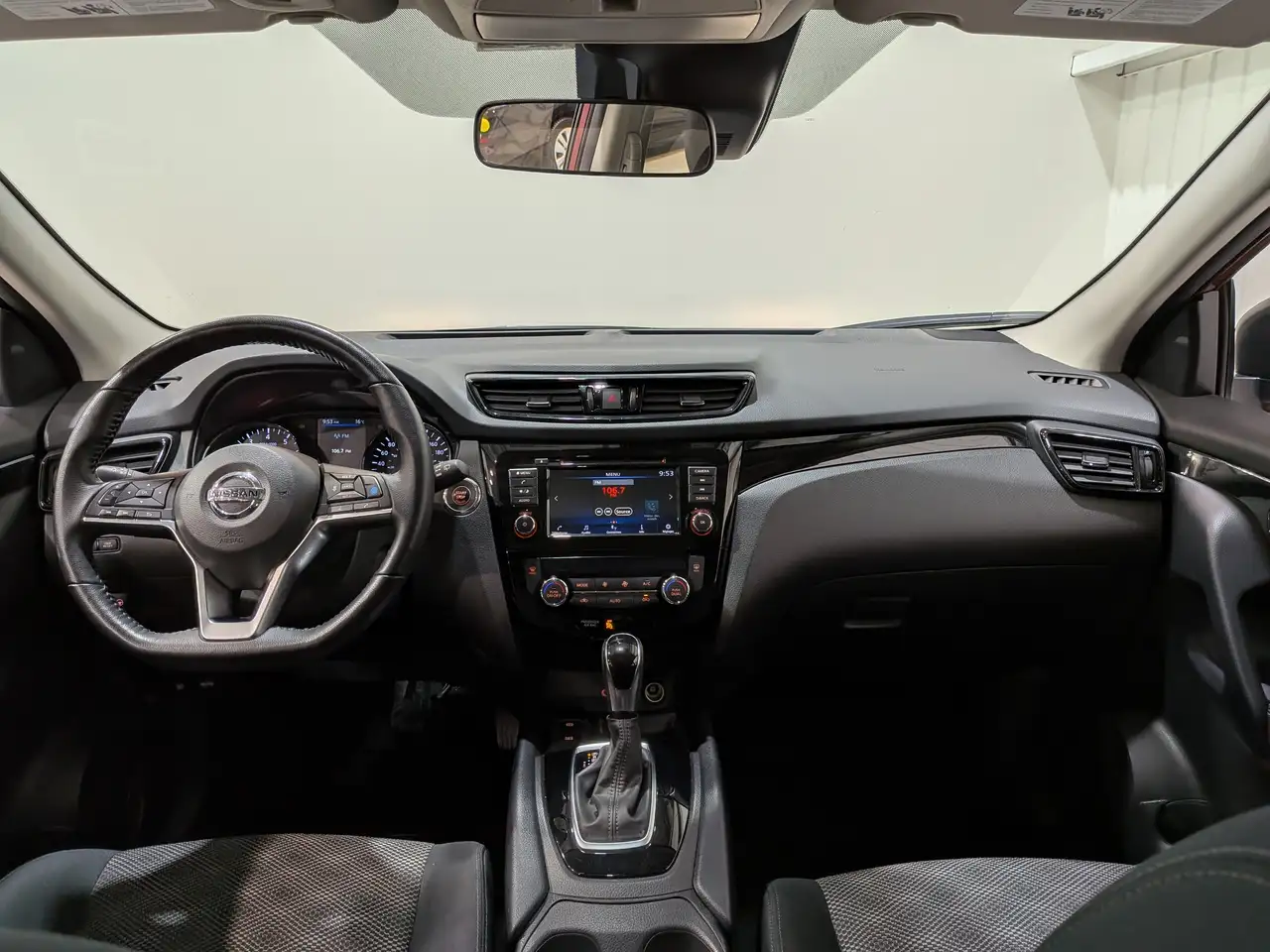 Nissan Qashqai снимка Nissan Qashqai
