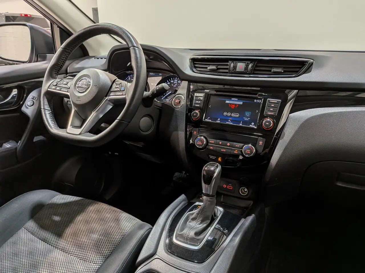 Nissan Qashqai снимка Nissan Qashqai