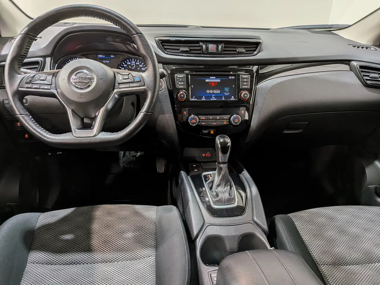 Nissan Qashqai снимка Nissan Qashqai