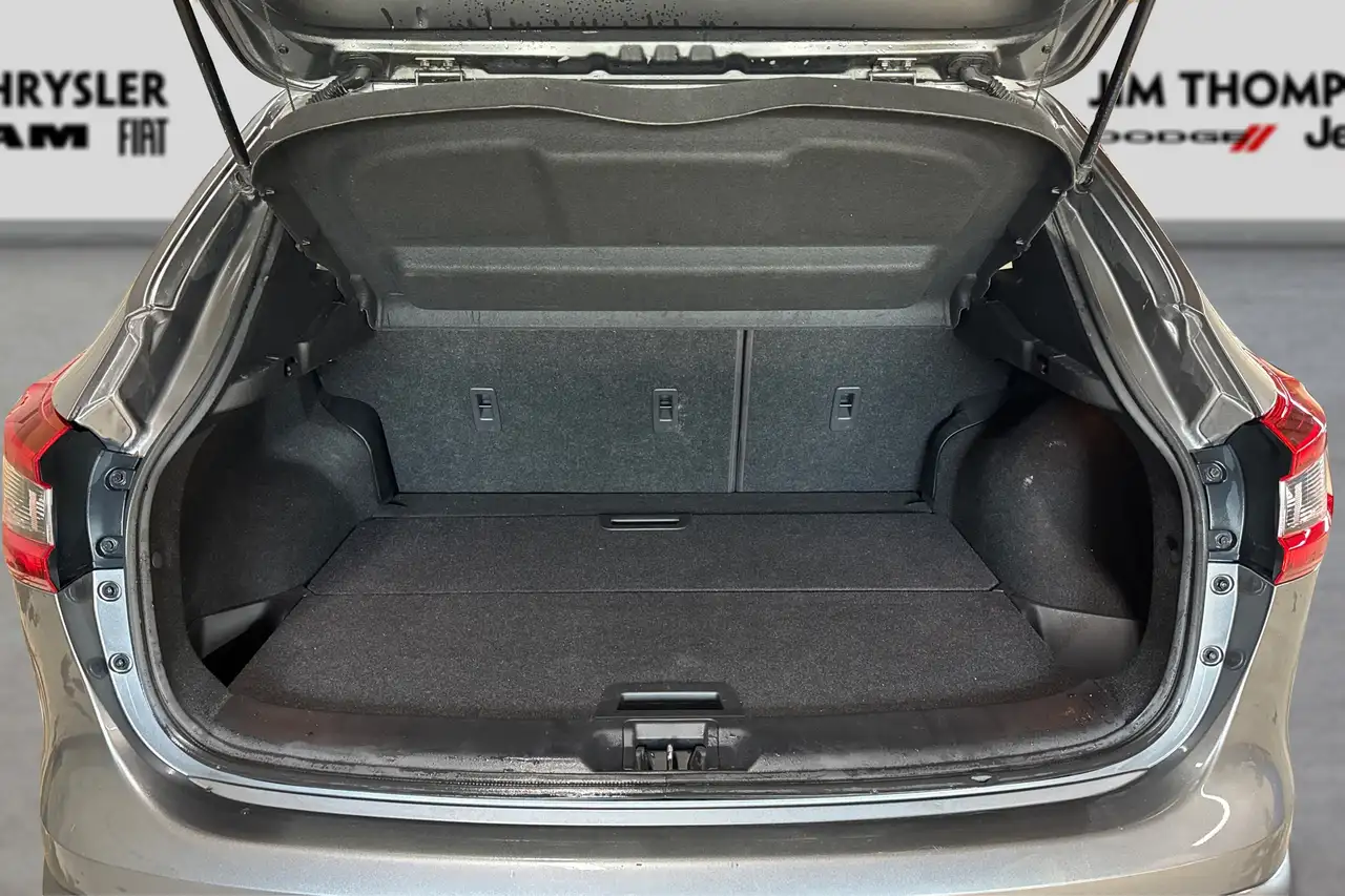 Nissan Qashqai снимка Nissan Qashqai