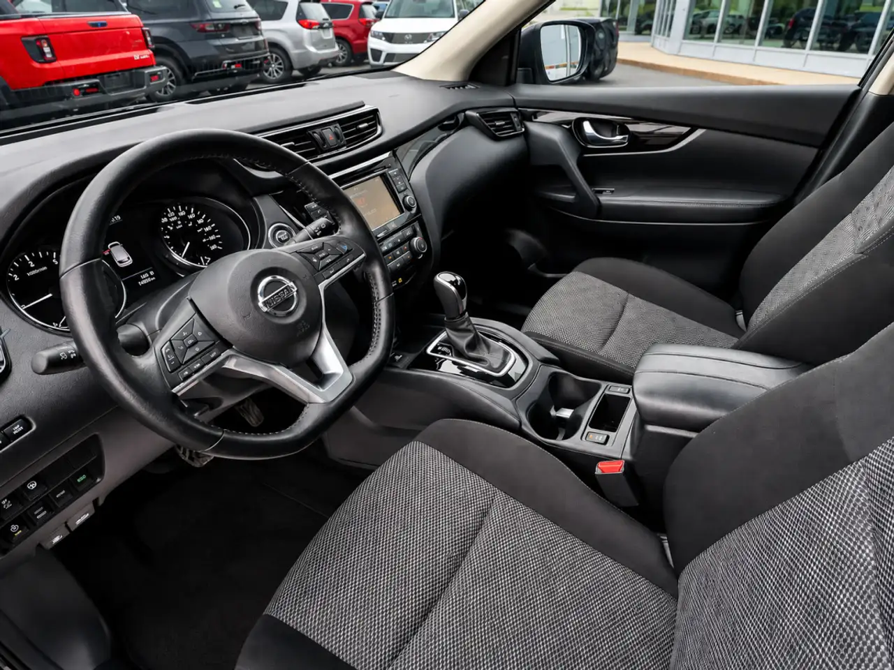 Nissan Qashqai снимка Nissan Qashqai
