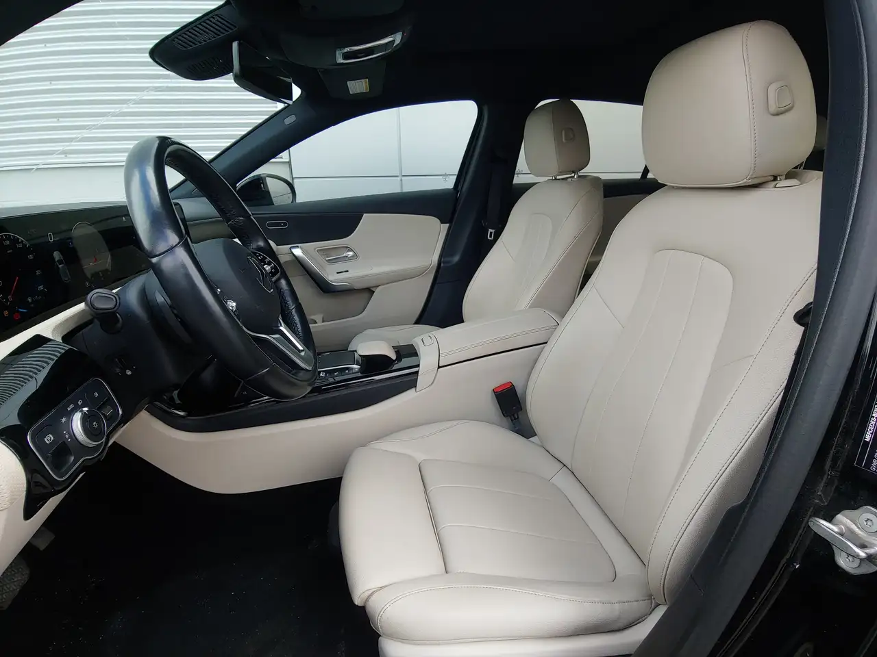 Mercedes-Benz A-Class снимка Mercedes-Benz A-Class