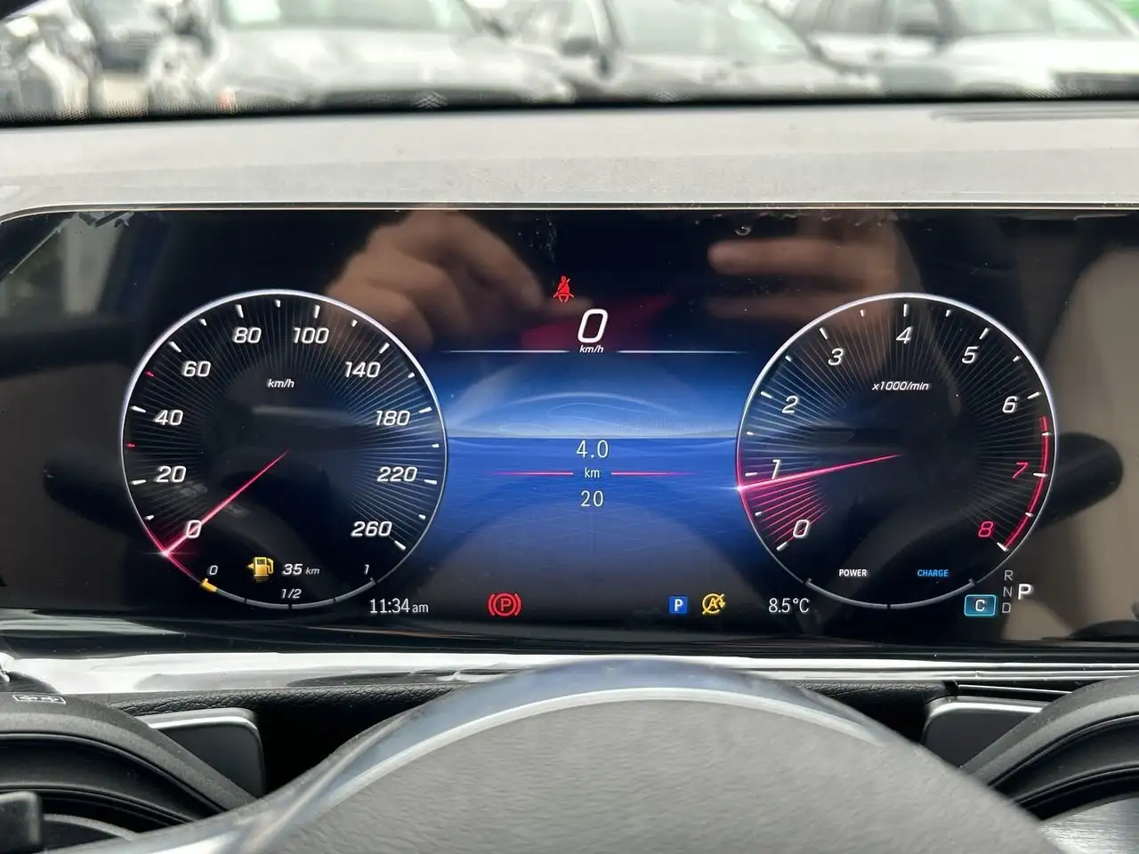 Mercedes-Benz GLB снимка Mercedes-Benz GLB