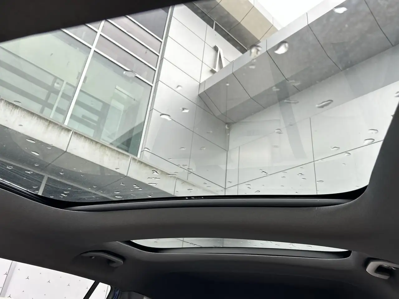Mercedes-Benz GLB снимка Mercedes-Benz GLB