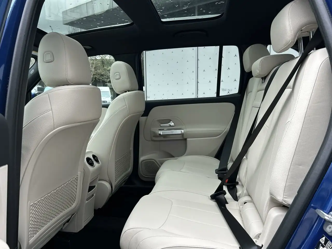 Mercedes-Benz GLB снимка Mercedes-Benz GLB