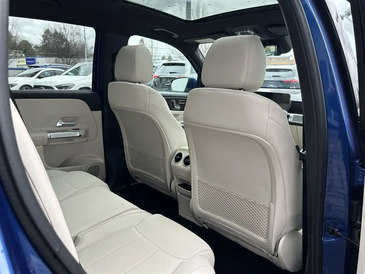 Mercedes-Benz GLB снимка Mercedes-Benz GLB