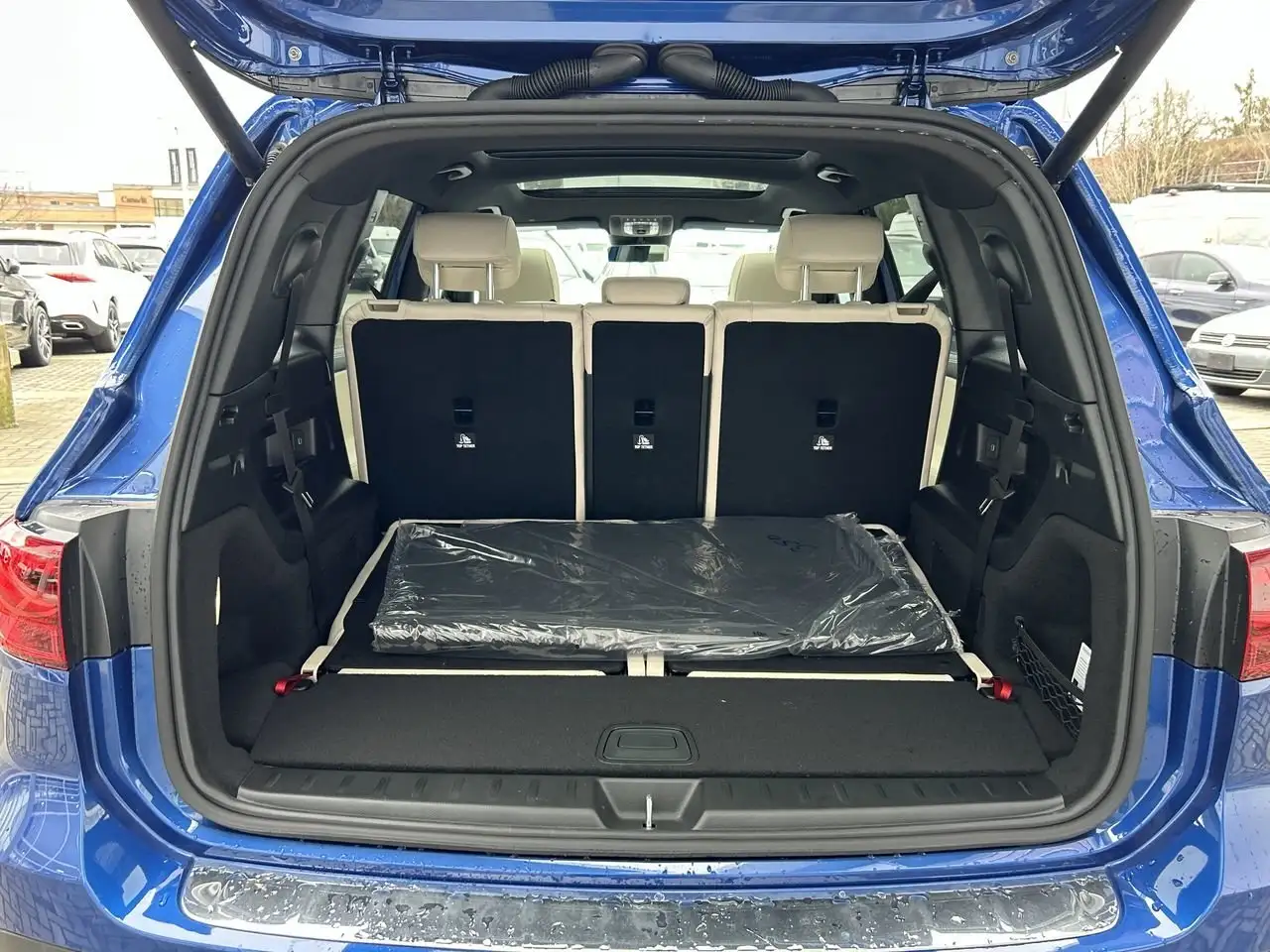 Mercedes-Benz GLB снимка Mercedes-Benz GLB