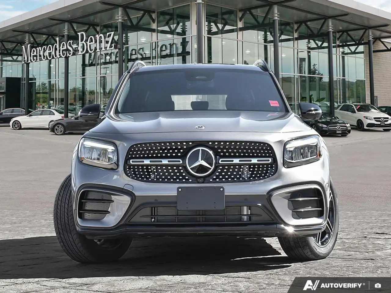 Mercedes-Benz GLB снимка Mercedes-Benz GLB