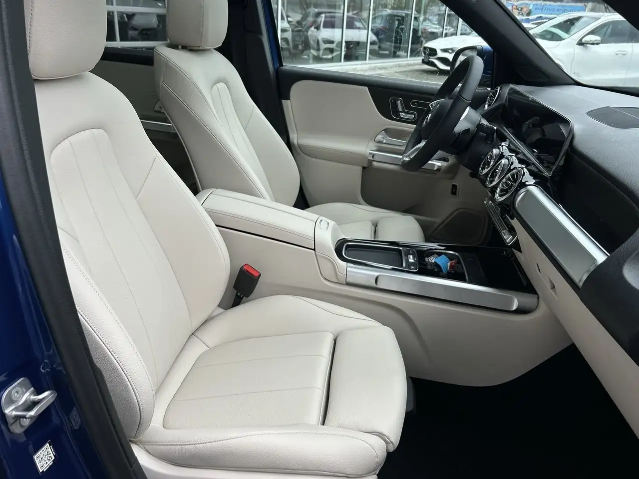 Mercedes-Benz GLB снимка Mercedes-Benz GLB