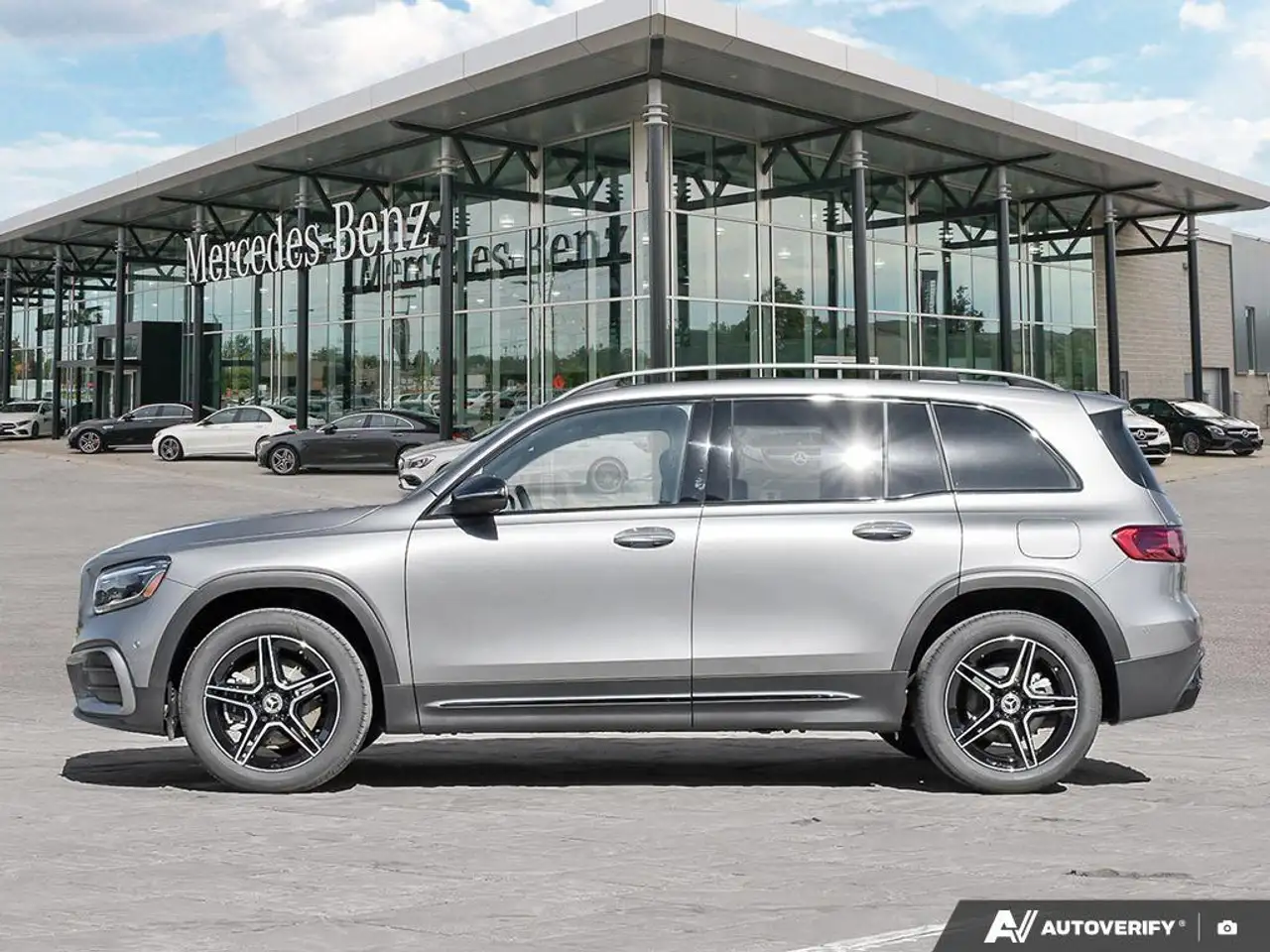 Mercedes-Benz GLB снимка Mercedes-Benz GLB