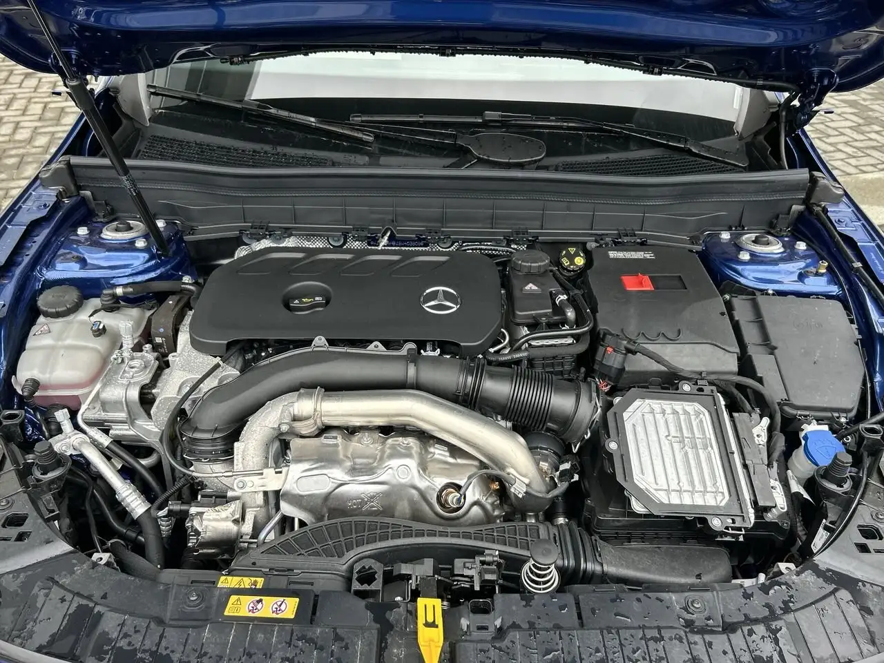 Mercedes-Benz GLB снимка Mercedes-Benz GLB