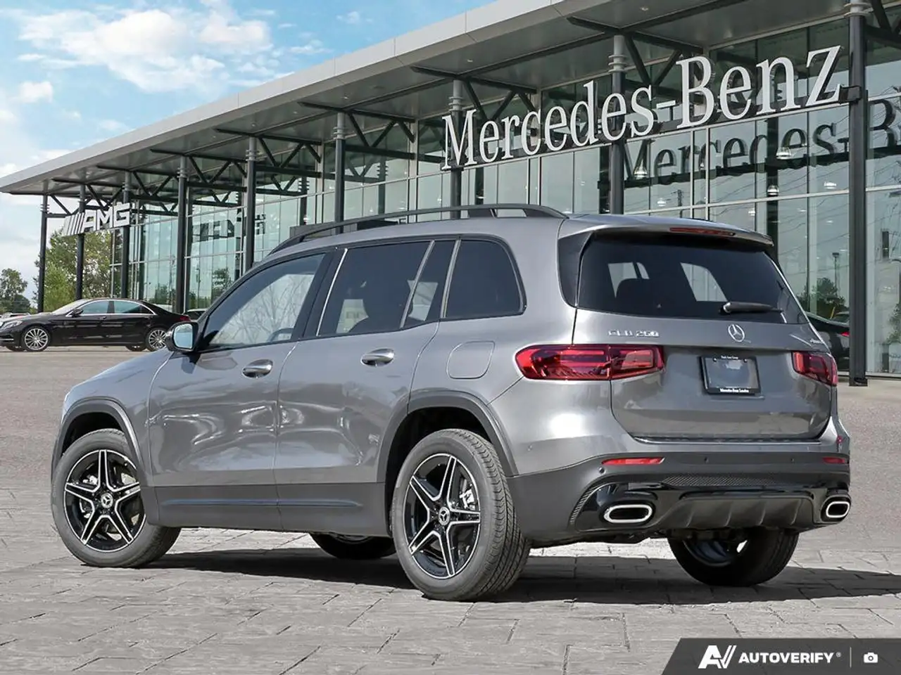 Mercedes-Benz GLB снимка Mercedes-Benz GLB