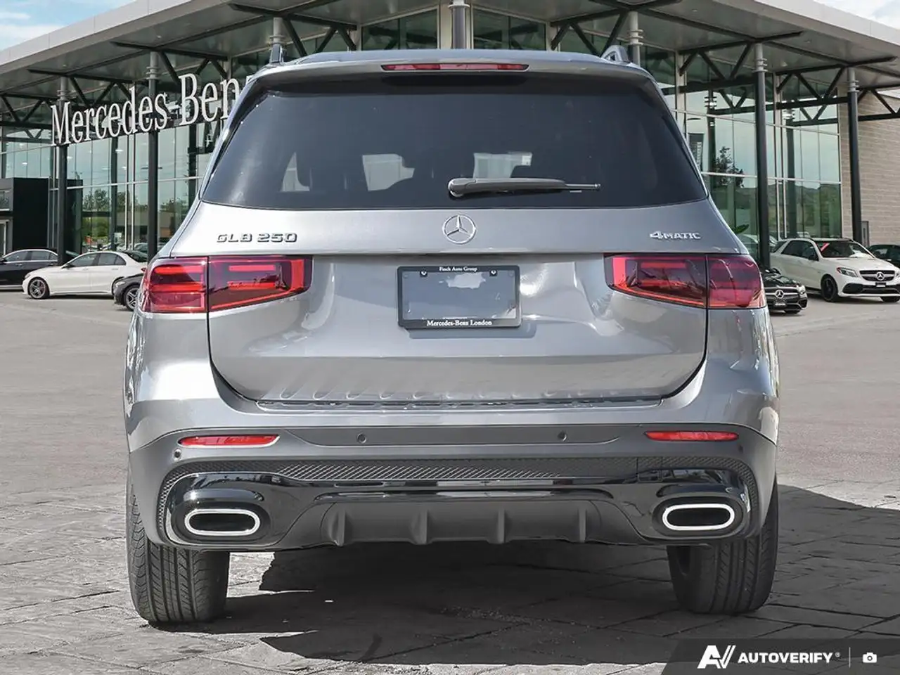 Mercedes-Benz GLB снимка Mercedes-Benz GLB