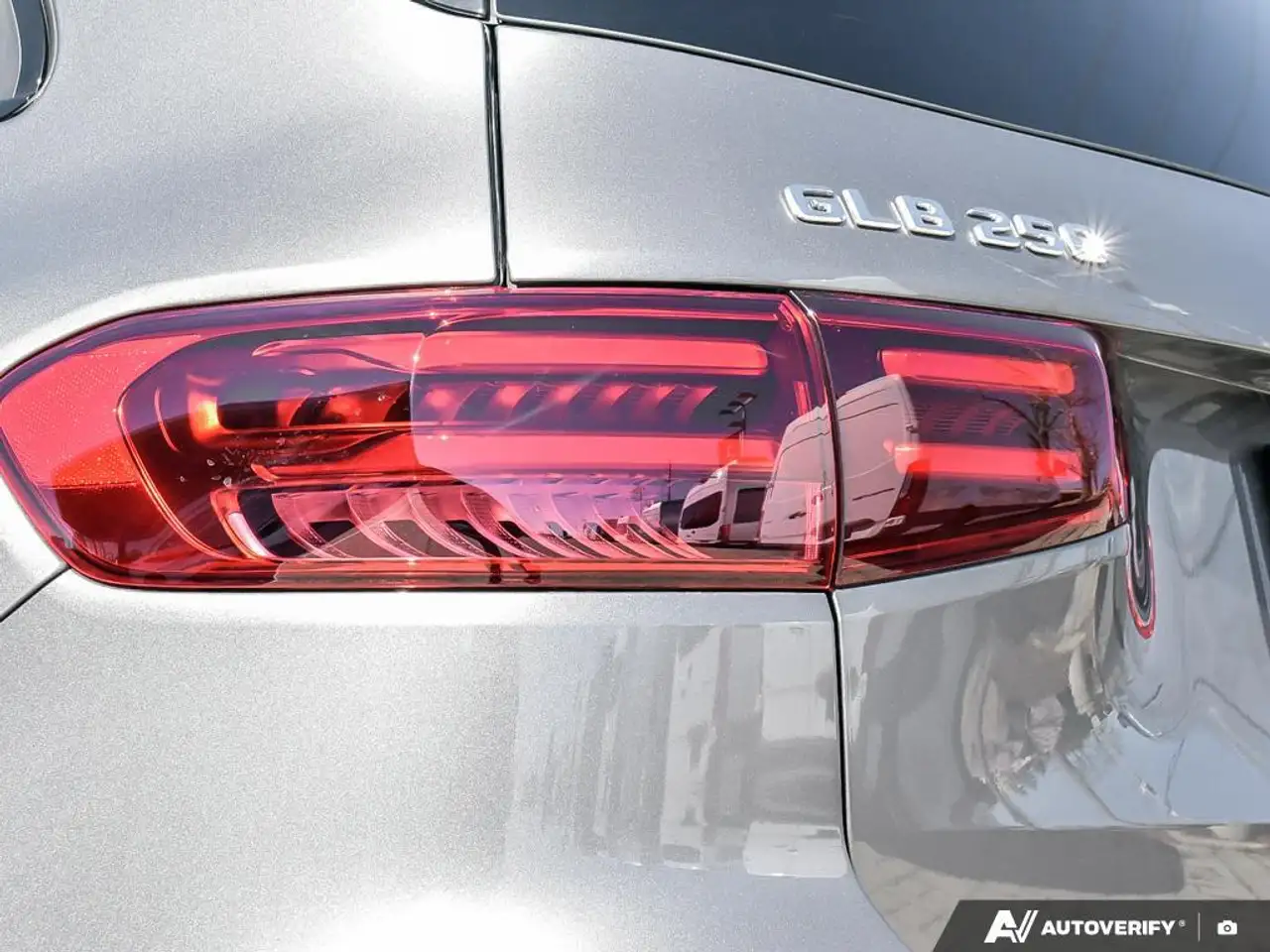 Mercedes-Benz GLB снимка Mercedes-Benz GLB