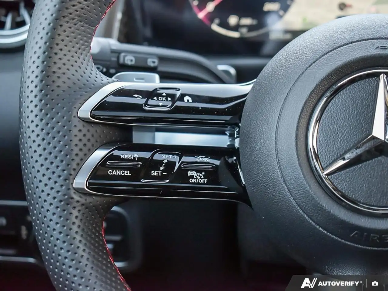 Mercedes-Benz GLB снимка Mercedes-Benz GLB