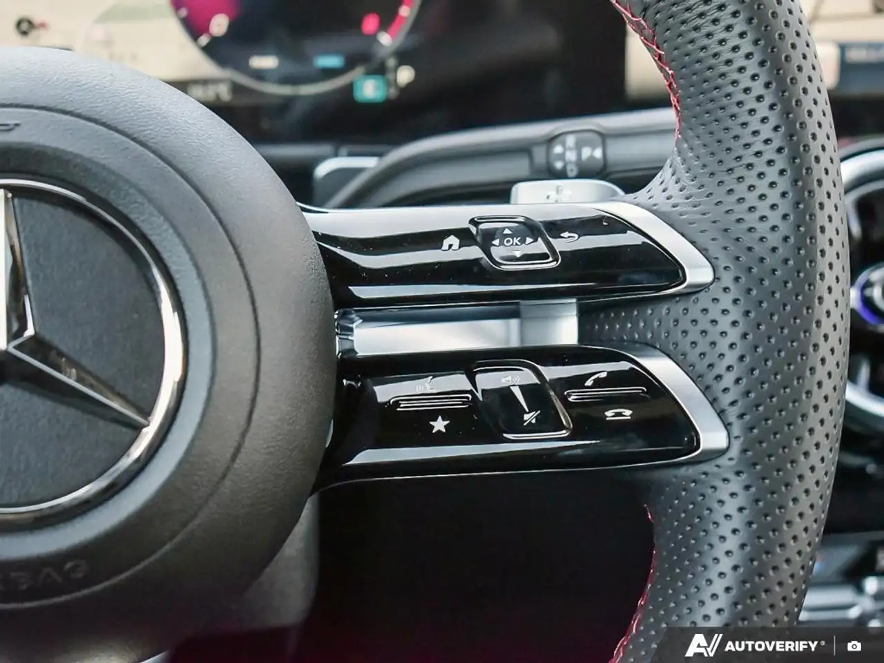 Mercedes-Benz GLB снимка Mercedes-Benz GLB