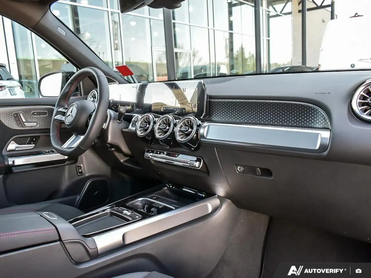 Mercedes-Benz GLB снимка Mercedes-Benz GLB