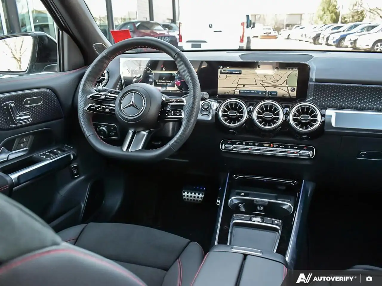 Mercedes-Benz GLB снимка Mercedes-Benz GLB