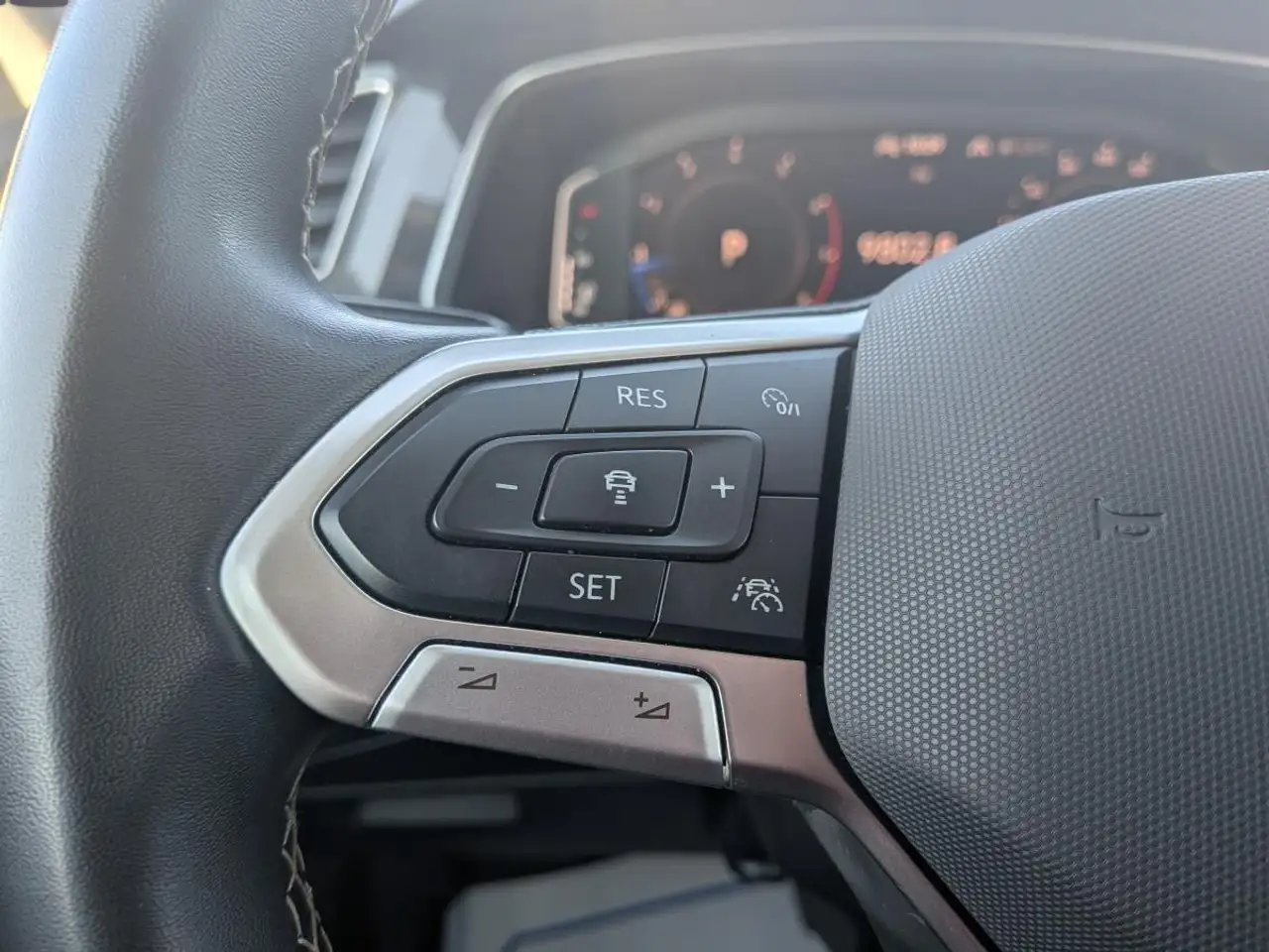 Volkswagen Tiguan снимка Volkswagen Tiguan