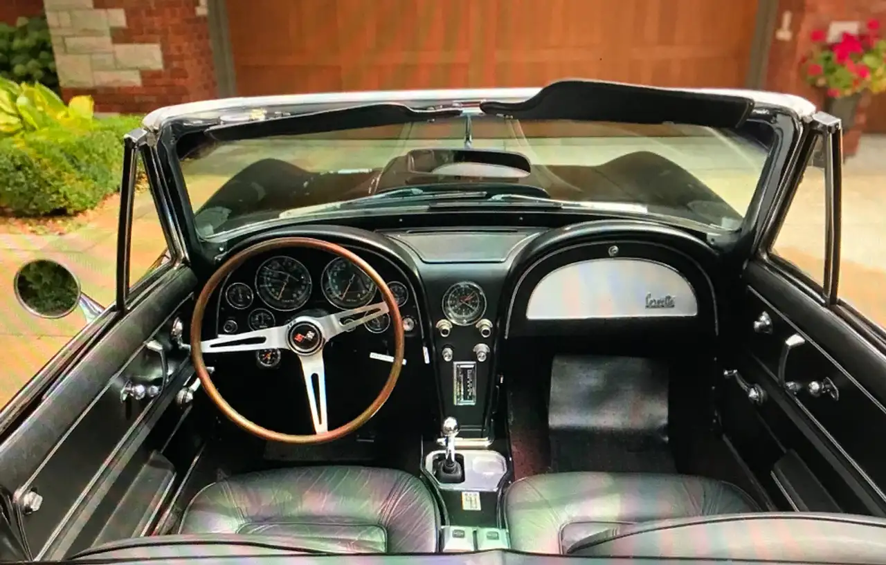 Chevrolet Corvette снимка Chevrolet Corvette