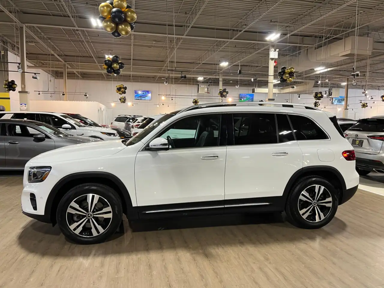 Mercedes-Benz GLB снимка Mercedes-Benz GLB
