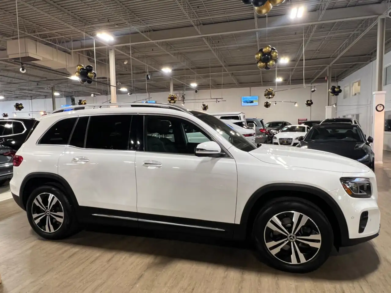 Mercedes-Benz GLB снимка Mercedes-Benz GLB