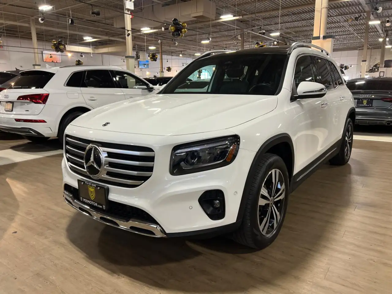 Mercedes-Benz GLB снимка Mercedes-Benz GLB