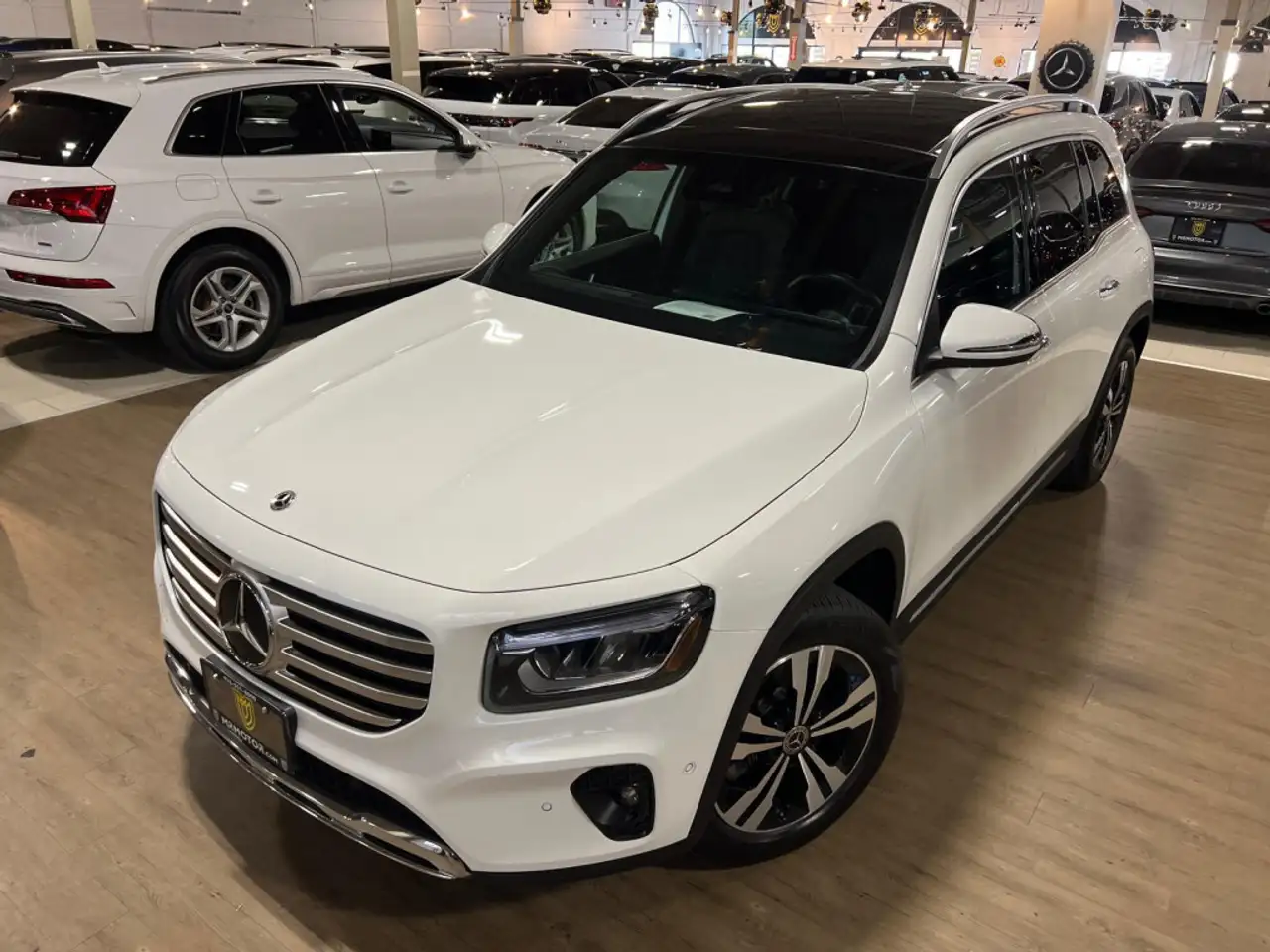 Mercedes-Benz GLB снимка Mercedes-Benz GLB