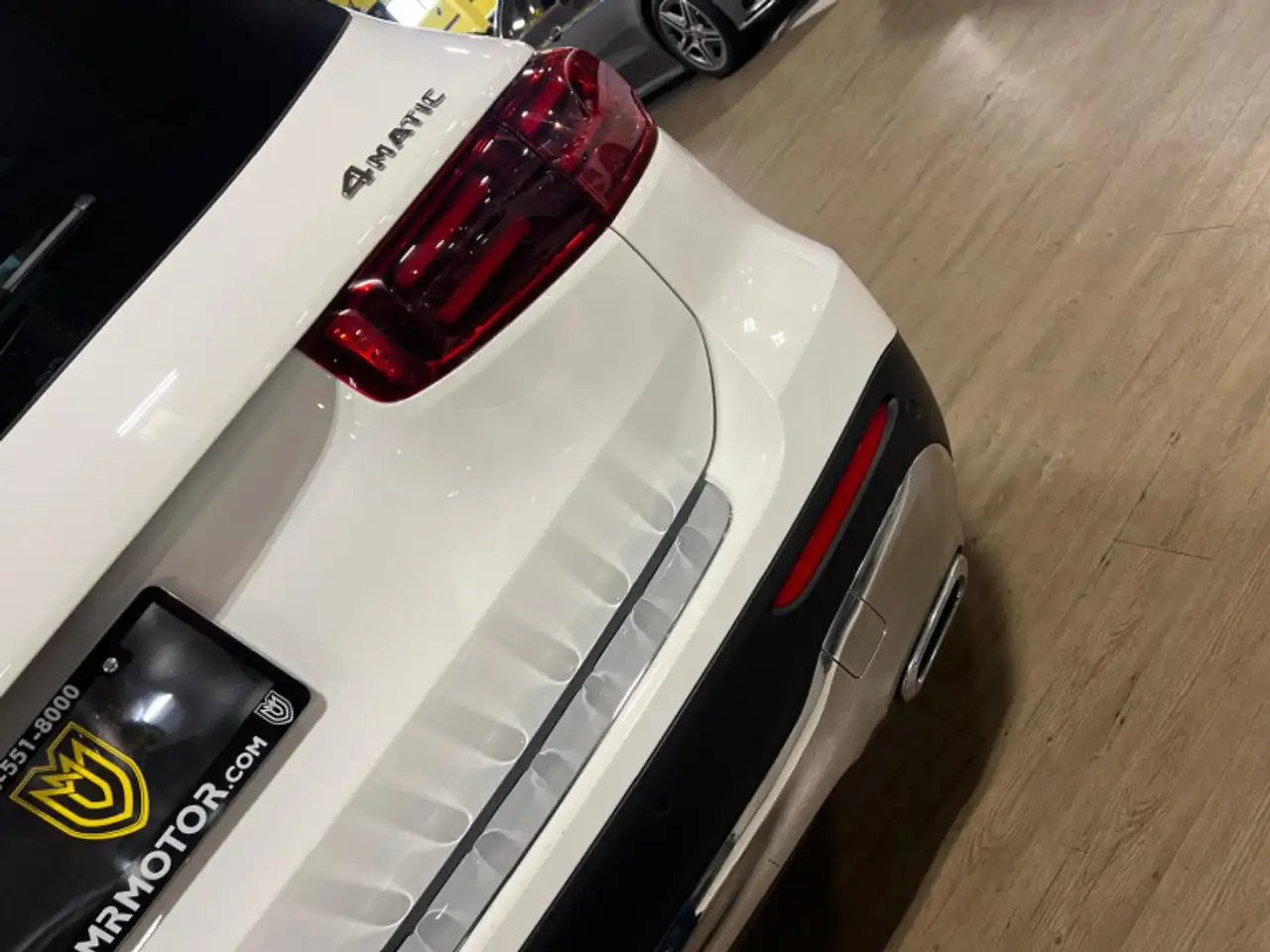 Mercedes-Benz GLB снимка Mercedes-Benz GLB