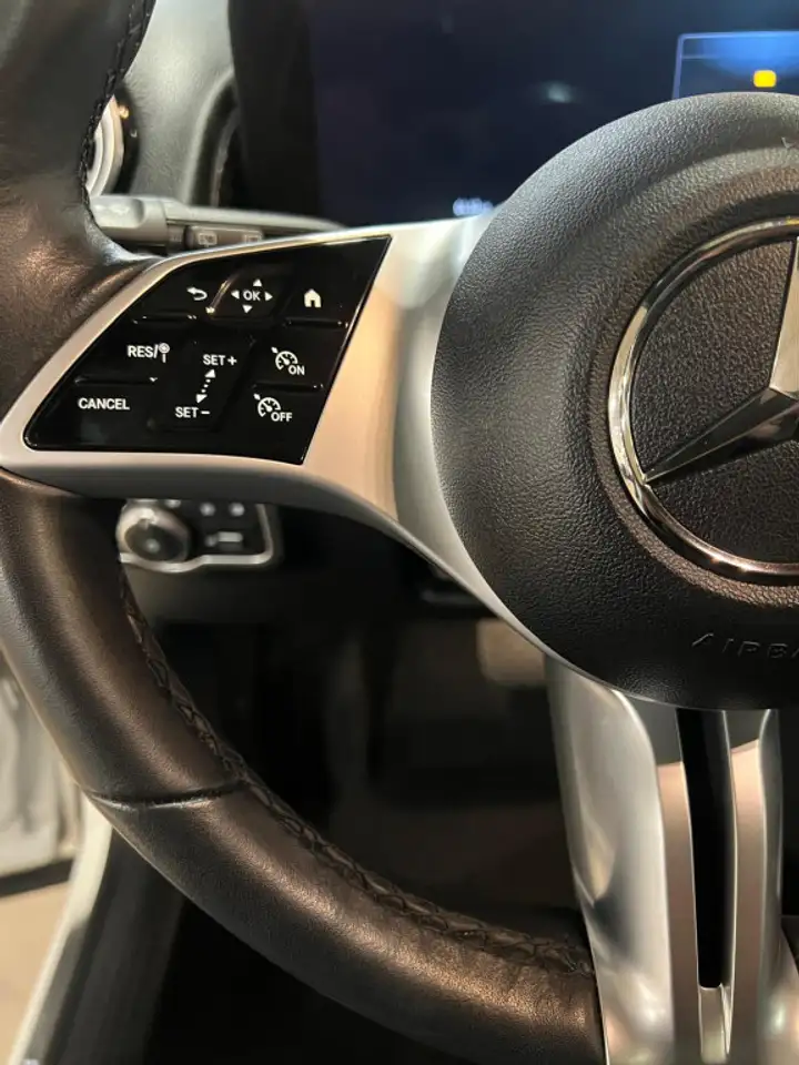 Mercedes-Benz GLB снимка Mercedes-Benz GLB