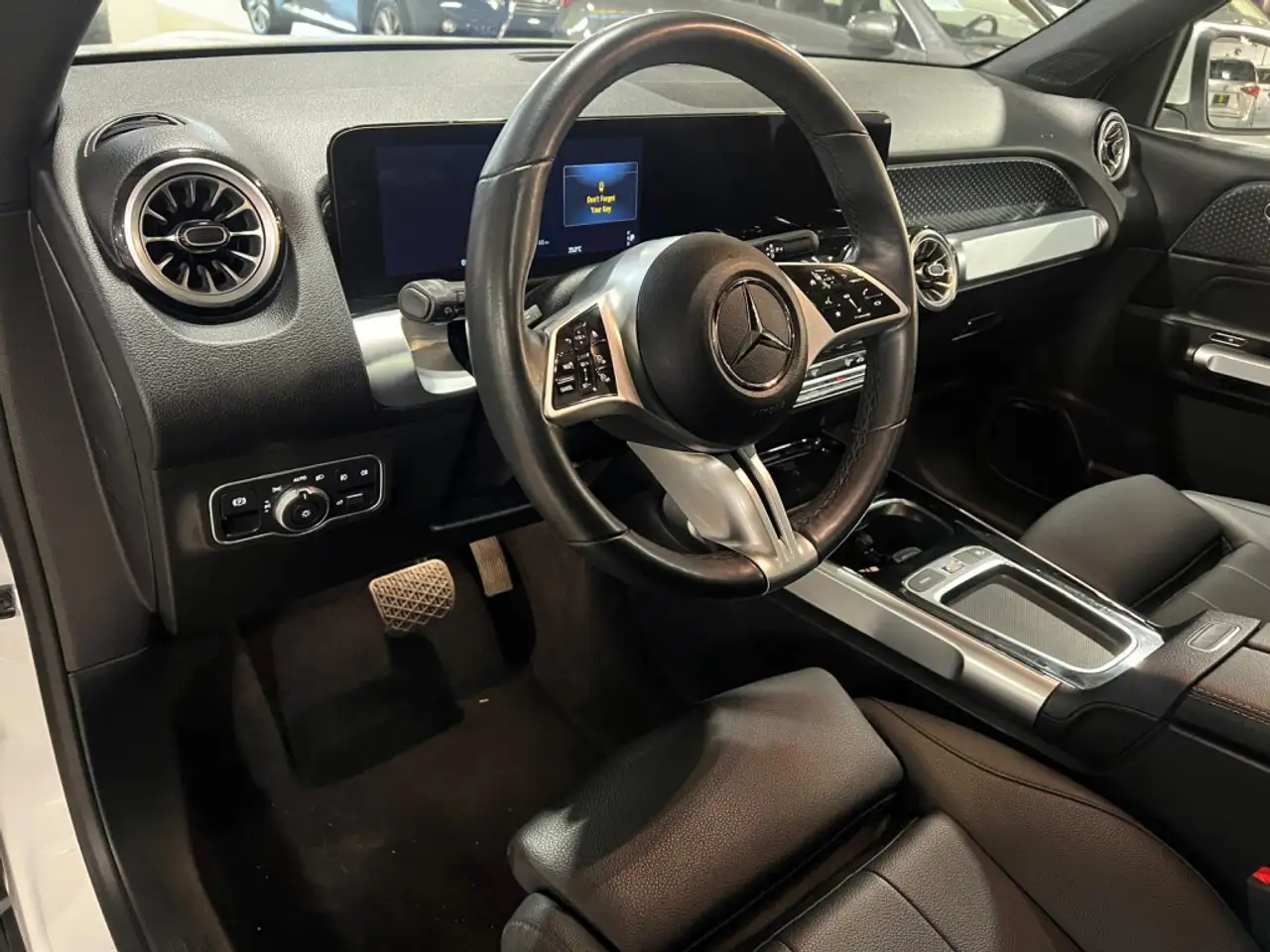 Mercedes-Benz GLB снимка Mercedes-Benz GLB