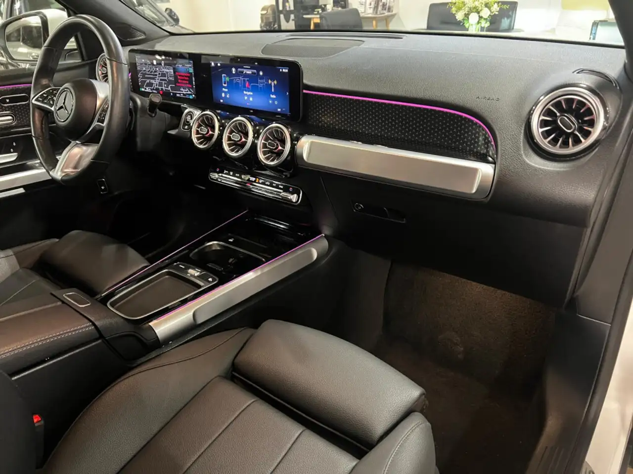Mercedes-Benz GLB снимка Mercedes-Benz GLB