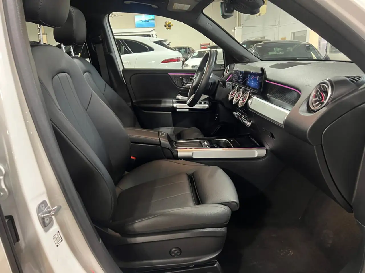 Mercedes-Benz GLB снимка Mercedes-Benz GLB