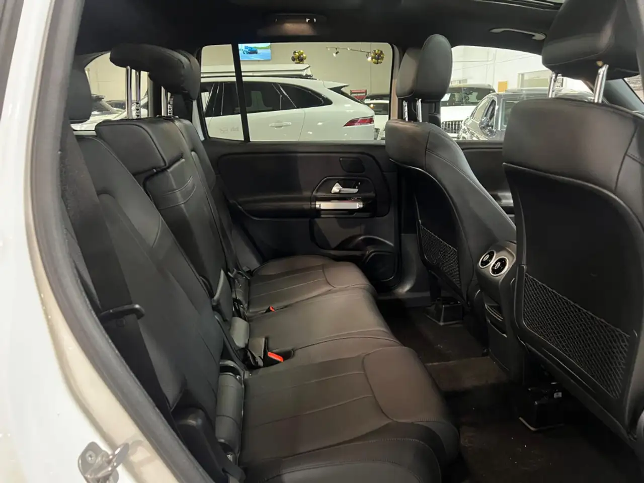 Mercedes-Benz GLB снимка Mercedes-Benz GLB